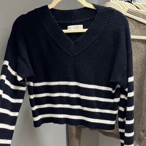 A&F Striped V-Neck Merino Wool Cropped Sweater - Black and White - Size Small